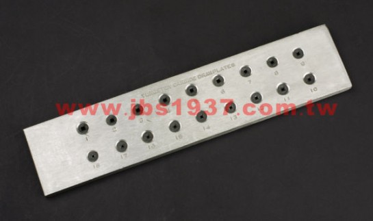 鍛造鐵鎚鉆具-貴金屬鎢鋼拉線板-台製蜂牌 四角 18孔鎢鋼拉線板